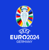 Λογότυπο Euro 2024 με τρόπαιο και πολύχρωμο κύκλο στο μπλε φόντο