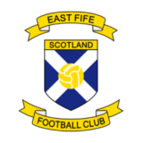 Λογότυπο East Fife FC με τη σημαία της Σκωτίας και κίτρινα πανό